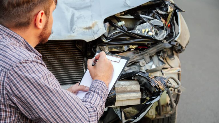 How to Work With an Auto Insurance Claims Adjuster