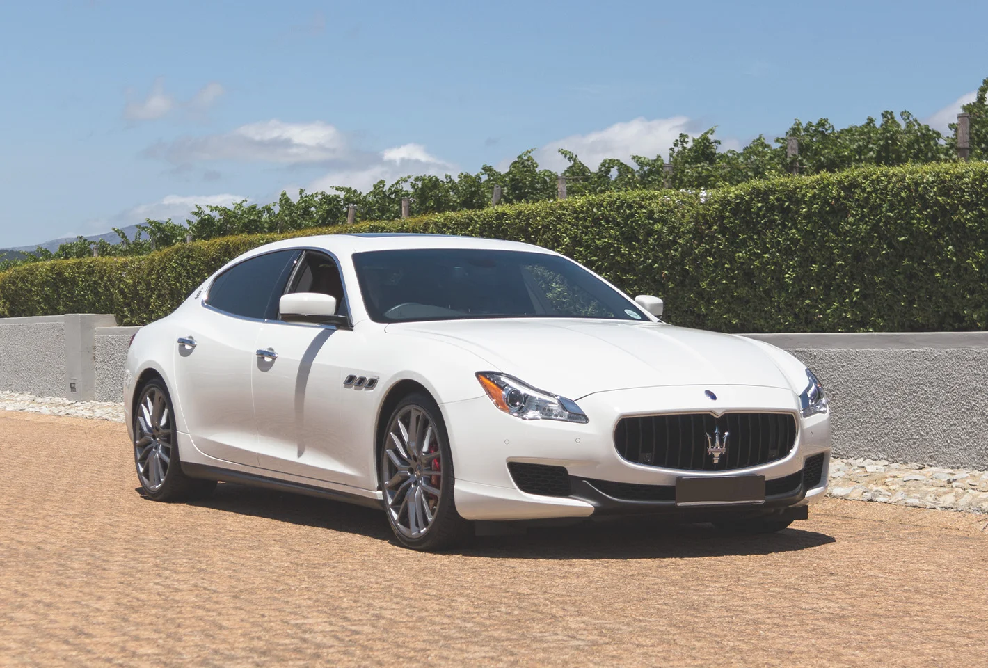 White Maserati Quattroporte